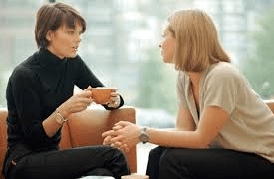 dos-mujeres-hablando